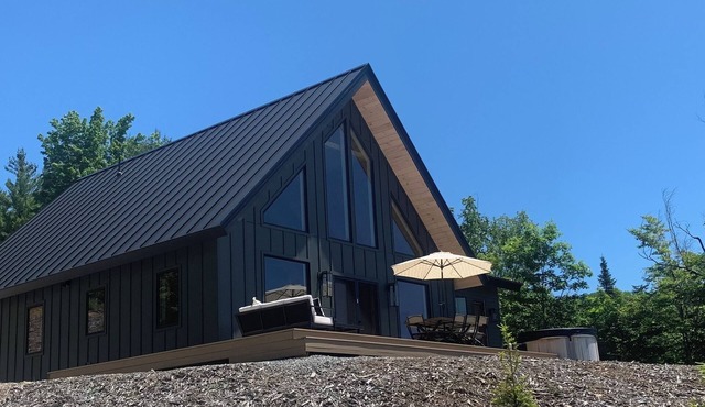 NEW Construction! Modern chalet with spectacular views near Sunday River!