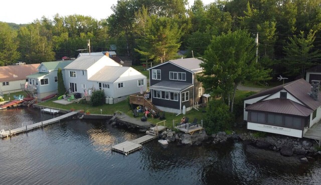 *New Listing* Charming, Year Round Lake Front Camp