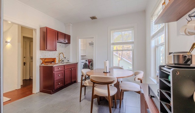 NEW-Spacious 3BR-Office-Game Room-Laundry In Unit in Everett