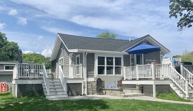 Newly Renov. Water Front Cottage w/Deck, Fire Pit-Short Stroll to Private Beach