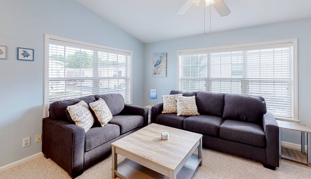 Newly updated home in secluded community w/pool, waterfront pier, picnic areas