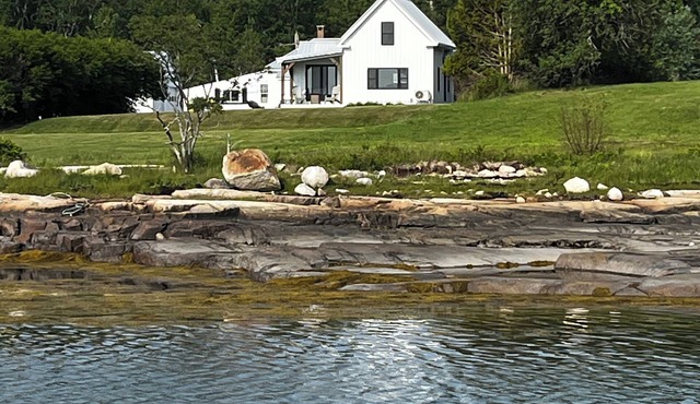 Ocean front home directly on Dyers Bay!