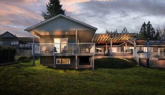 Oceanfront acreage with kitchen, bathroom, bedroom, laundry, Swim Spa & Jacuzzi
