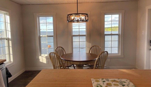 Oceanfront clapboard cottage - a great central location!