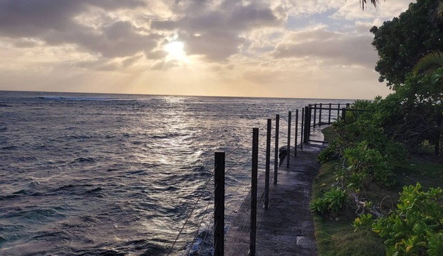 Oceanfront Gold Coast Hideway at the Foot of Diamond Head