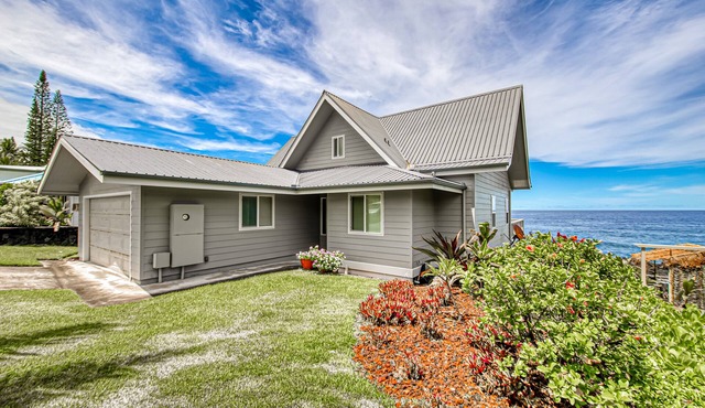 Oceanfront Home w/Incredible Lanai, Great Ocean View, WiFi, Washer/Dryer