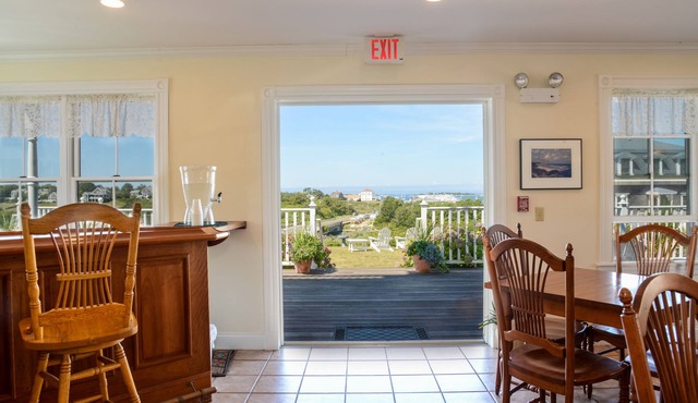 Payne's Harbor View Inn