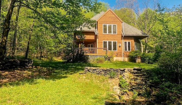 Peaceful Country Retreat with Private Trails, Sauna & Stargazing in Bloomville, New York