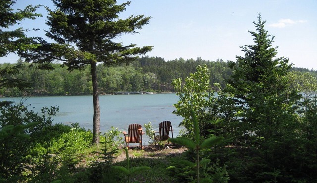 Peaceful, cozy one-bedroom waterfront carriage house steps from our private cove