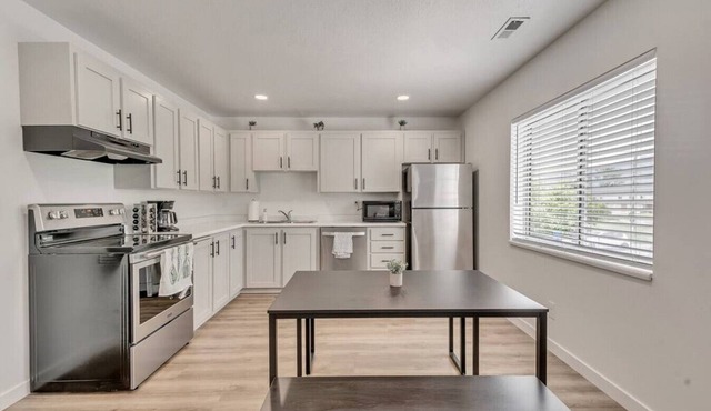 Peaceful Quiet And Spacious 2 BR 1 BA Unit