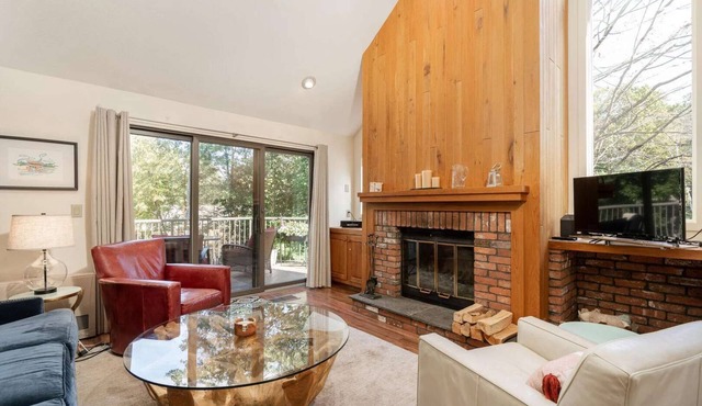 Pet-Friendly Condo: Fireplace & Pool, Deere Run
