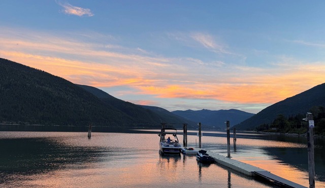 Pet-Friendly Lakefront Escape with Beautiful Kootenay Lake Views Near Nelson