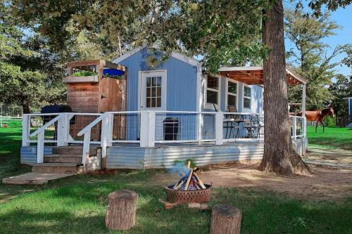 Pixie's Porch Tiny Home in Centerville