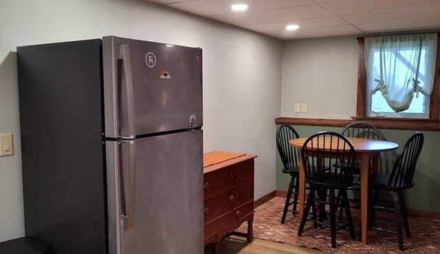 Pleasant, spacious studio in Newport with gorgeous view of Lake Memphremagog