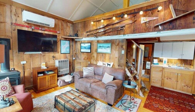 Pond View Cabin-Rustic 2 Bedroom-Sleeps 4