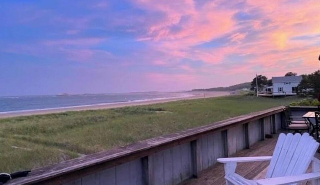 Popham Beach Oceanfront Cottage, 4 bedrooms, 2.5 bath, +outdoor shower, sleeps 9