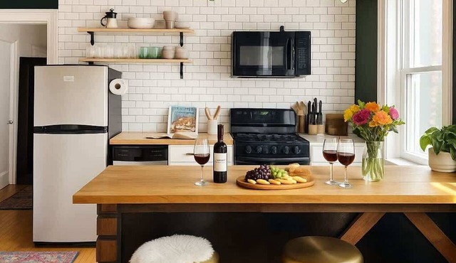 Pride Weekend Stay | 4 Beds | Eclectic