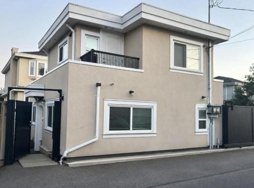 Private 3BR 2BA Laneway Home and Parking