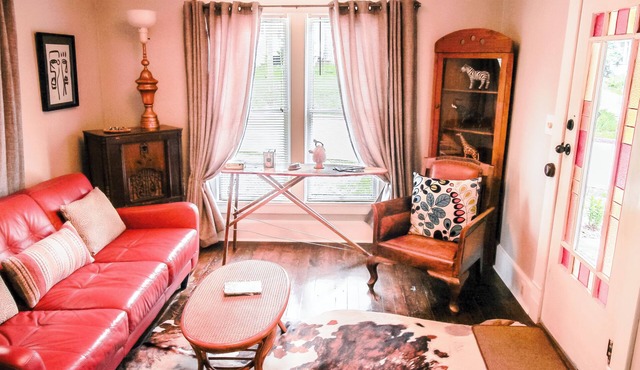 Private, Charming Ozark Queen Eurekan Suite w/Jetted Jaccuzi & Clawfoot Tub