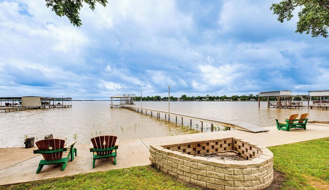 Private Dock & Deck: Eagle Mountain Lake Retreat!