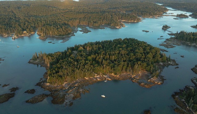Private Island with off-grid solar powered cottage, private dock and mooring