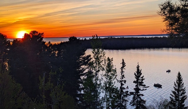 Private Lakefront Retreat On 7 Private Acres With 250 Feet Of Shoreline