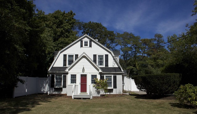 Quaint And Comfortable Home In Westhampton Beach