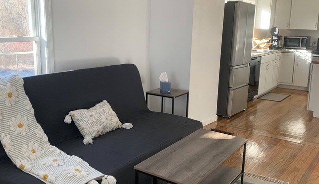Quiet 2bd Townhome apt in the heart of Cheshire. Backyard.