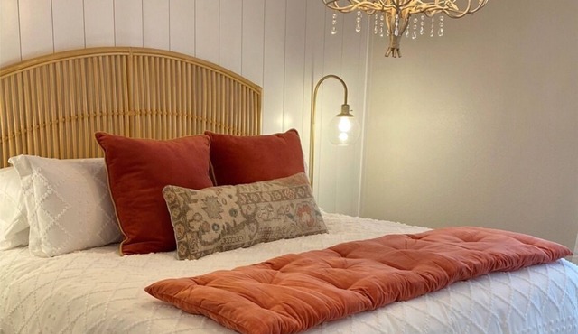 Quiet, Comfortable, Upscale Space