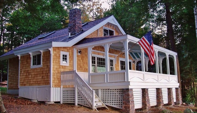 Quintessential Lakefront Cottage with Amazing Views!
