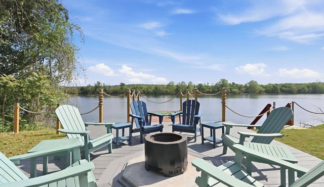 Riverfront Haven~Pool~Kayak~BBQ~7 Mins to Masters