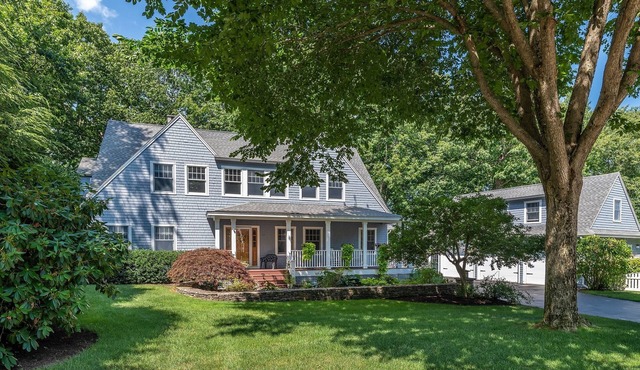 Riverfront Home w/Private Dock, Kayaks, Close To Dock Square! Dogs Allowed!