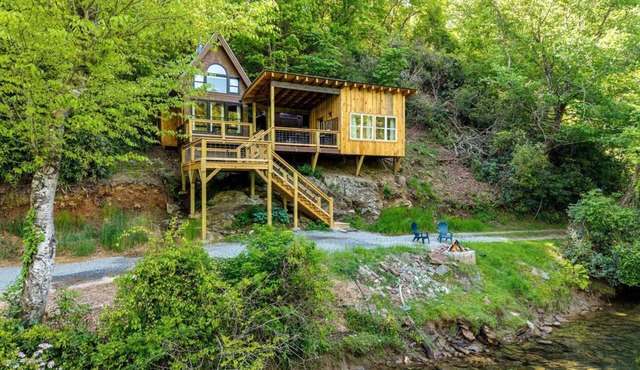 Romantic Riverfront Cabin with Pool Access in Blue Ridge, Georgia