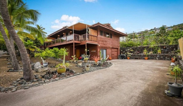 Romantic Tropical Retreat, 150 yds from the Ocean!
