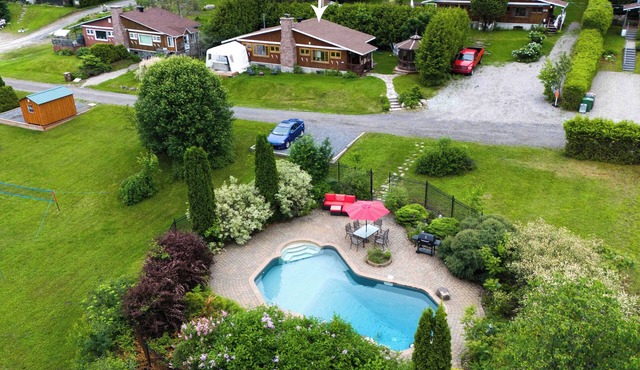 Rustic experience with heated pool and spa