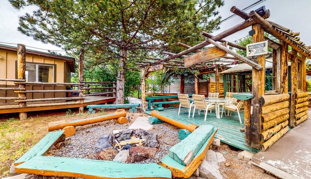 Rustic hideaway with great shared amenities in Cedaredge