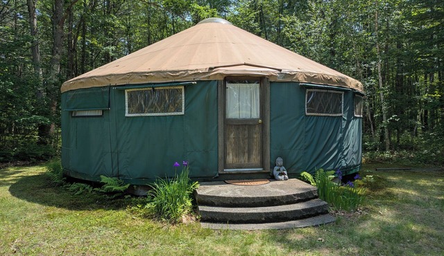 Rustic Yurt with Modern Amenities Close to Beaches
