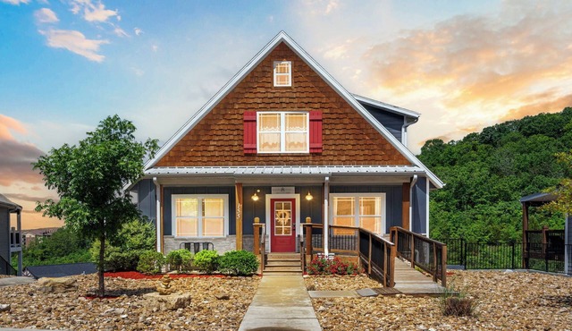 Scenic Lake Views, Inviting Community Pool, Free Daily Attraction Tickets & Air Hockey!