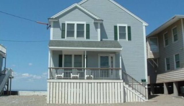 SCITUATE Beach Front huge 4 bedroom 2 bath. Amazing views sleeps 13. NEW!
