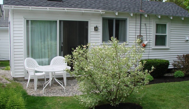 Seafarer Cottage with Ocean View & salt water pool!