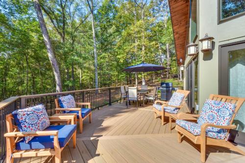 Secluded Lake Lanier Cabin w/Game Area