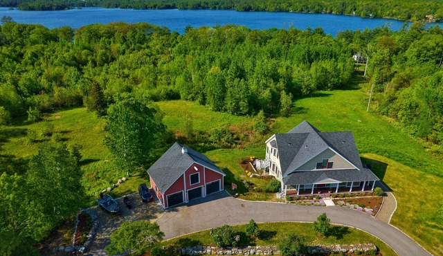 Seven Gables Farm! Gorgeous home near Lake Waukewan!