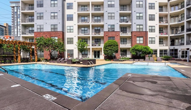 Southern Chic | 2BR/2BA Downtown Stay