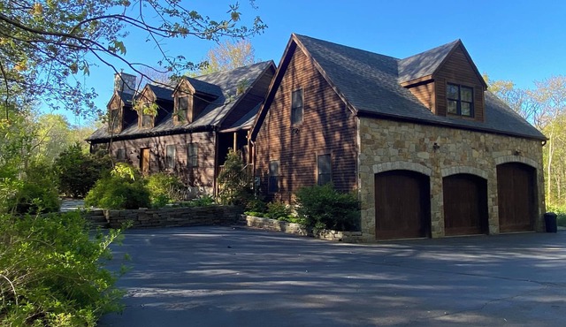 Spacious 1-Bedroom Apartment surrounded by Woods