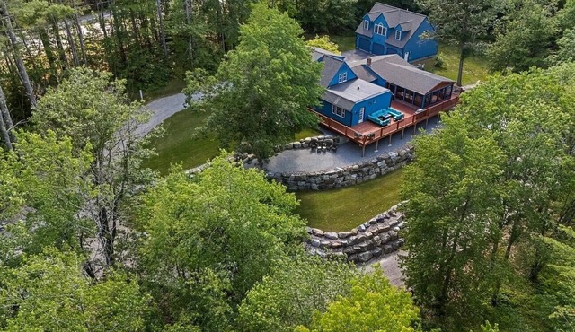 Spacious 4-bedroom mountain escape in Bradford, NH