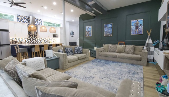 Spacious 4 Bedroom- Steps to Beach