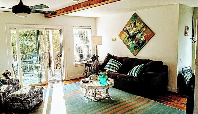 Spacious 4-bedroom house in superb Fire Island with WiFi, AC