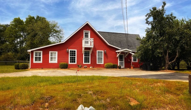 Spacious 5-bedroom luxury barn in welcoming Perry Georgia