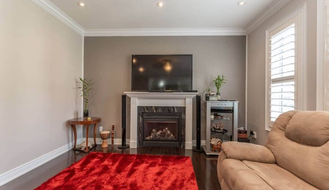 Spacious 7BR Home with Private Yard & Fast WiFi!