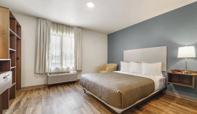 Spacious Accommodation w/Cooking Amenities & Great Local Access